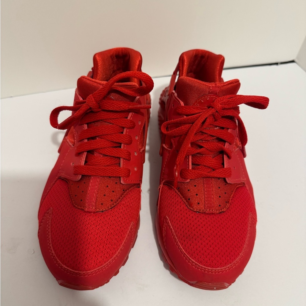 Nike Air Huarache Triple Red Athletic Shoe Youth Size 5 Women’s Size 7